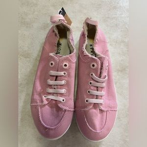 Vionic Beach Tennis Shoes - Breast Cancer Pink - Size 8.5